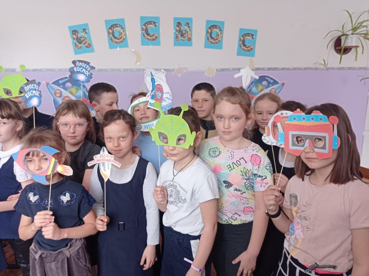 «Изготовление открытки к ко Дню космонавтики».